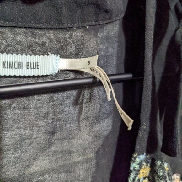 Kimchi Blue sleeveless top with tie neck sheer shoulders floral pattern sz S - Picture 4 of 8